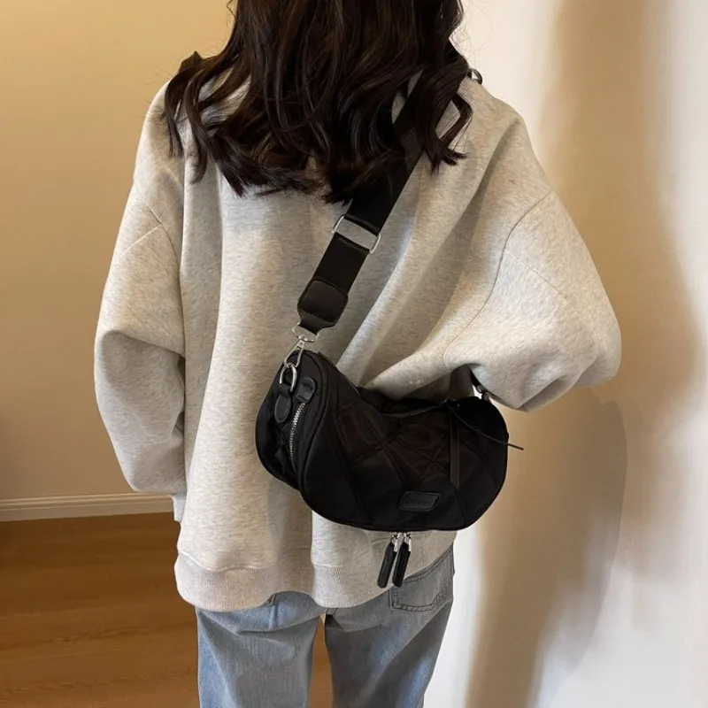 

Fashionable Classic Luxury Diaper Bag A Large Capacity Simple Leather Tote Bag For The Trendy Elegant Commuter