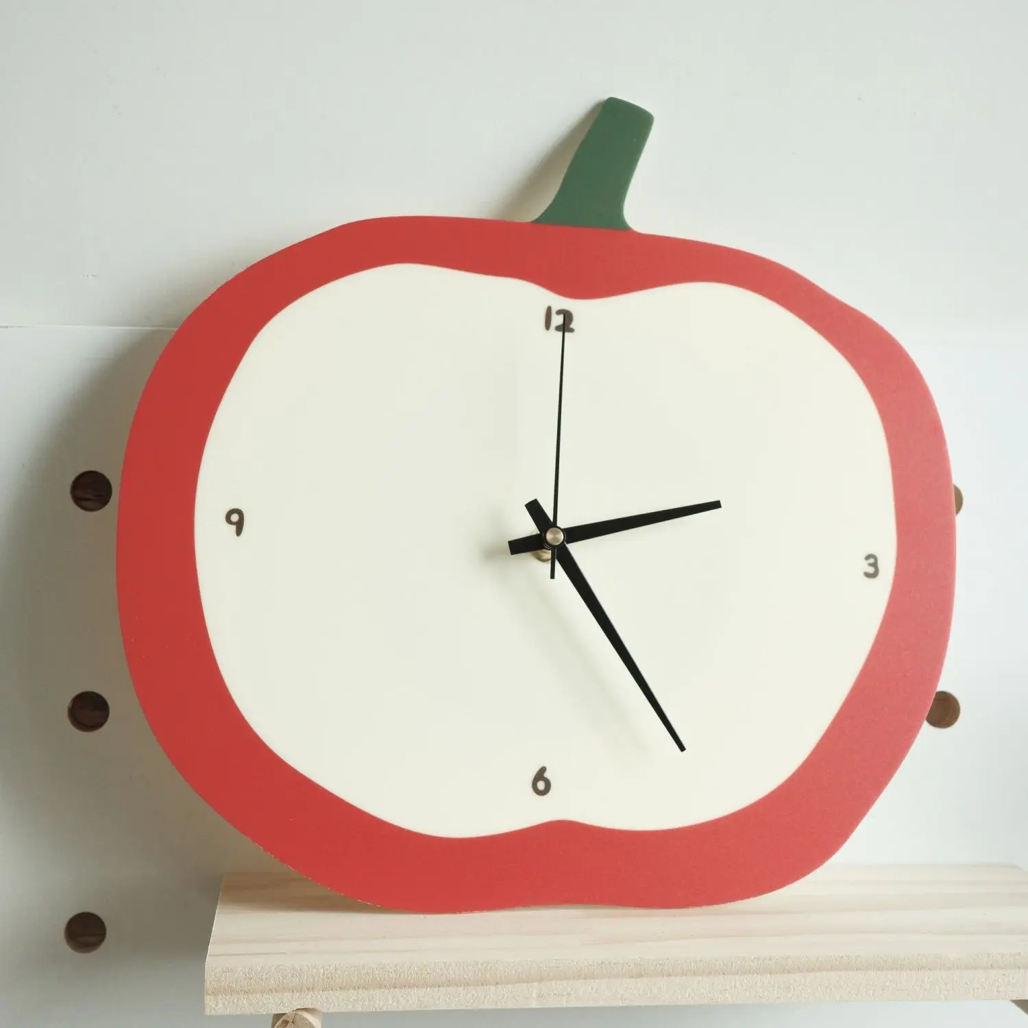 Cute Creative Hanging Clock Acrylic Simple Clocks Table Desk Living Home Use Apple Red Time Clock 2024 Fruit Chic Korean