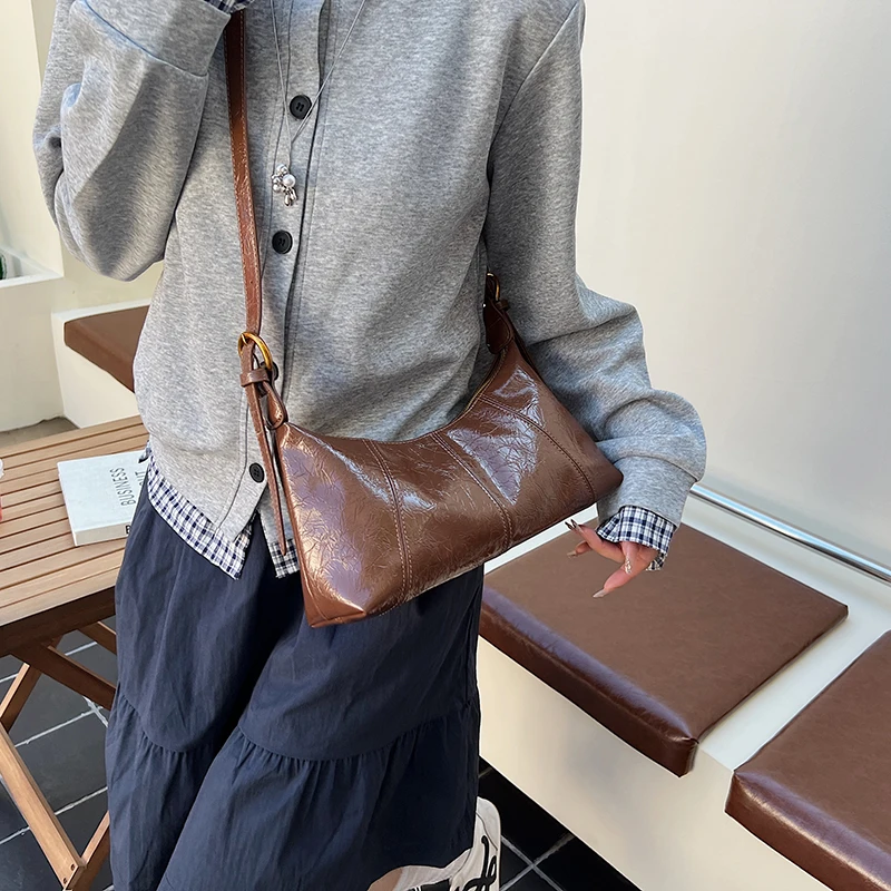 حقيبة كتف PU عالية الجودة بلون سادة، حقيبة يد نسائية عصرية جديدة بسحاب، حقيبة كروس بسيطة متعددة الاستخدامات