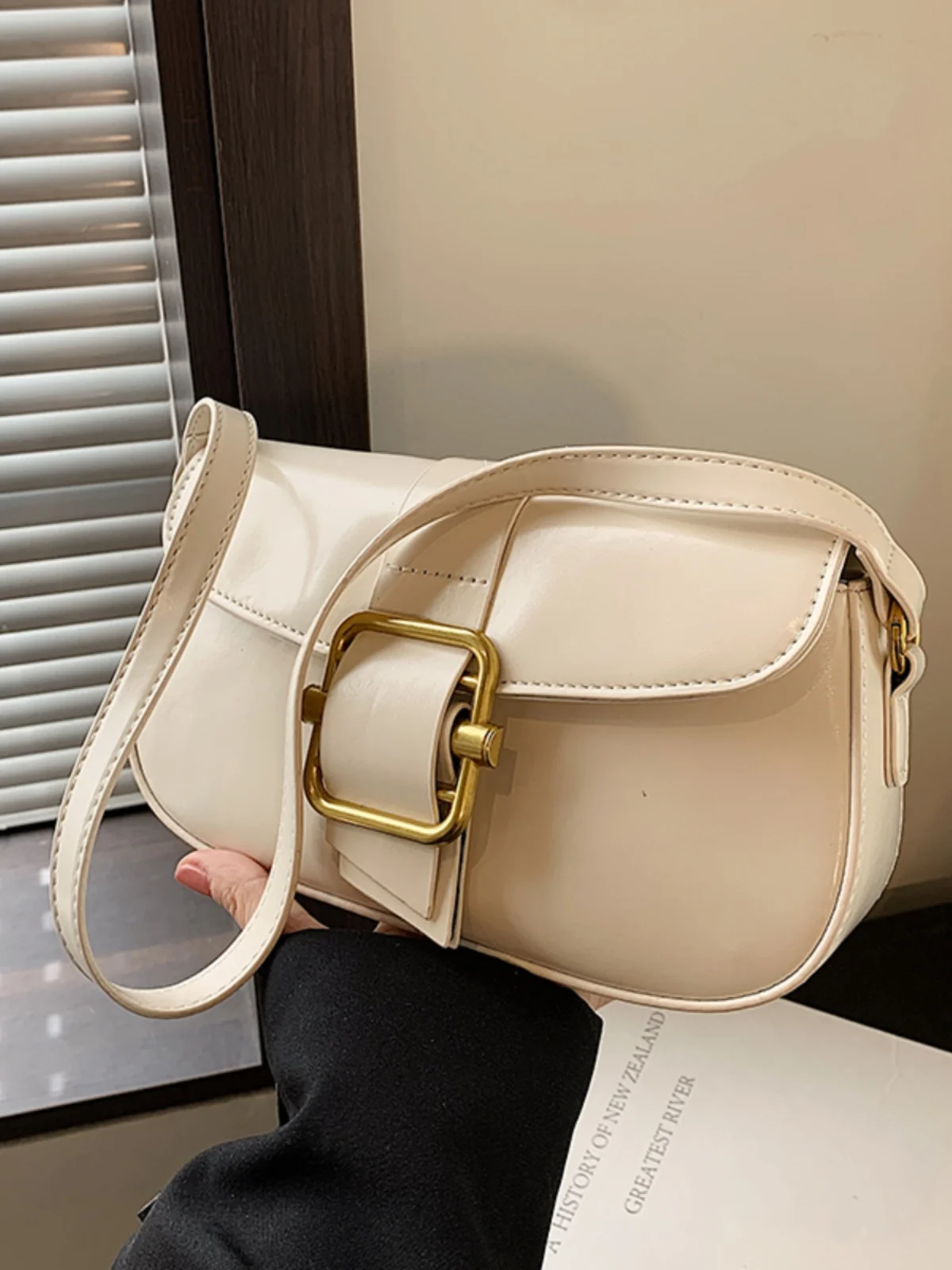 Light Luxury Burgundy Lady Underarm Bag 2024 New Soft Leather Magnetic Buckle Zipper Crossbody Bag Gentle Temperament Flip Bags