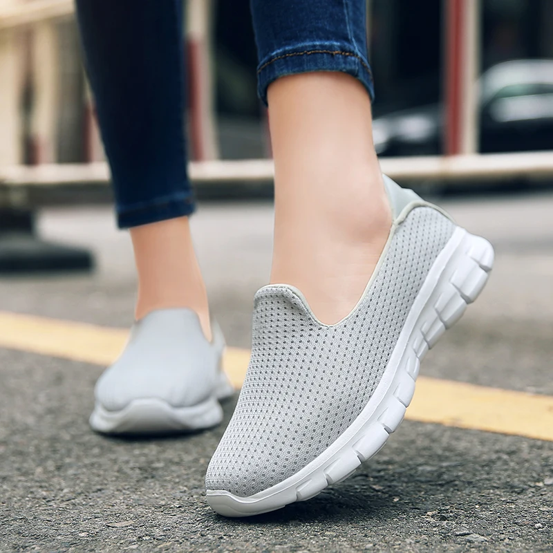 

Old Beijing cloth shoes women's new spring and autumn new elderly cloth shoes one-step genuine middle-aged and elderly mothe