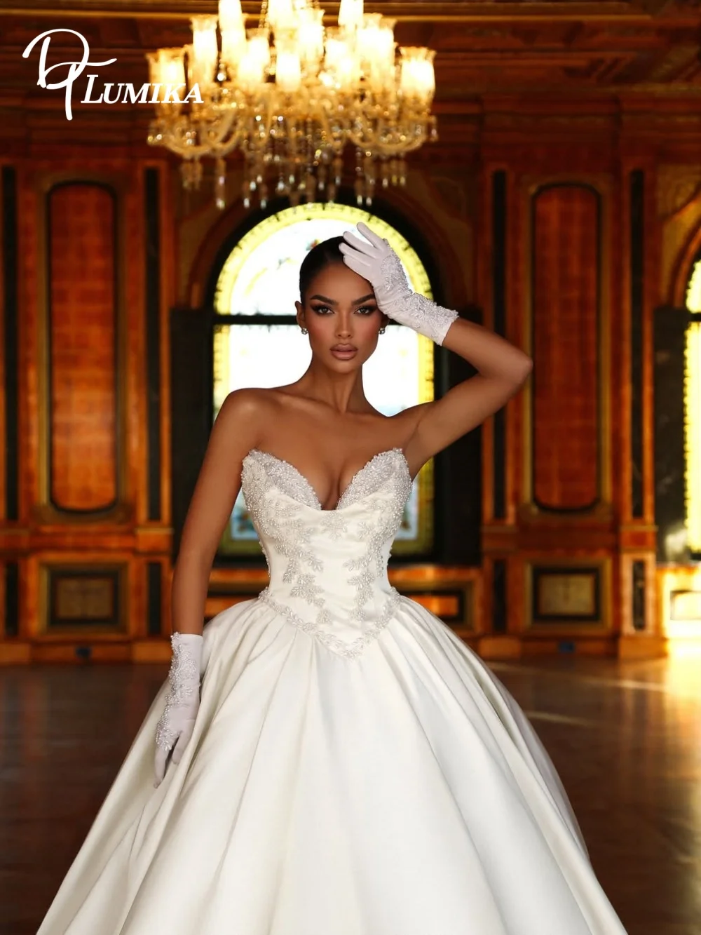 

Luxury Satin Ball Gown Wedding Dress Strapless Sweetheart Heavy Beaded Lace Applique Floor-Length Dress with Train for Brides