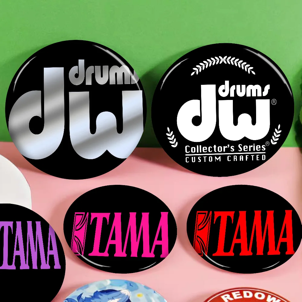 موضة T-Tama ماركة D-Drum 58 مللي متر اليدوية بروش الكرتون تأثيري شارة على ظهره مجوهرات اكسسوارات هدايا