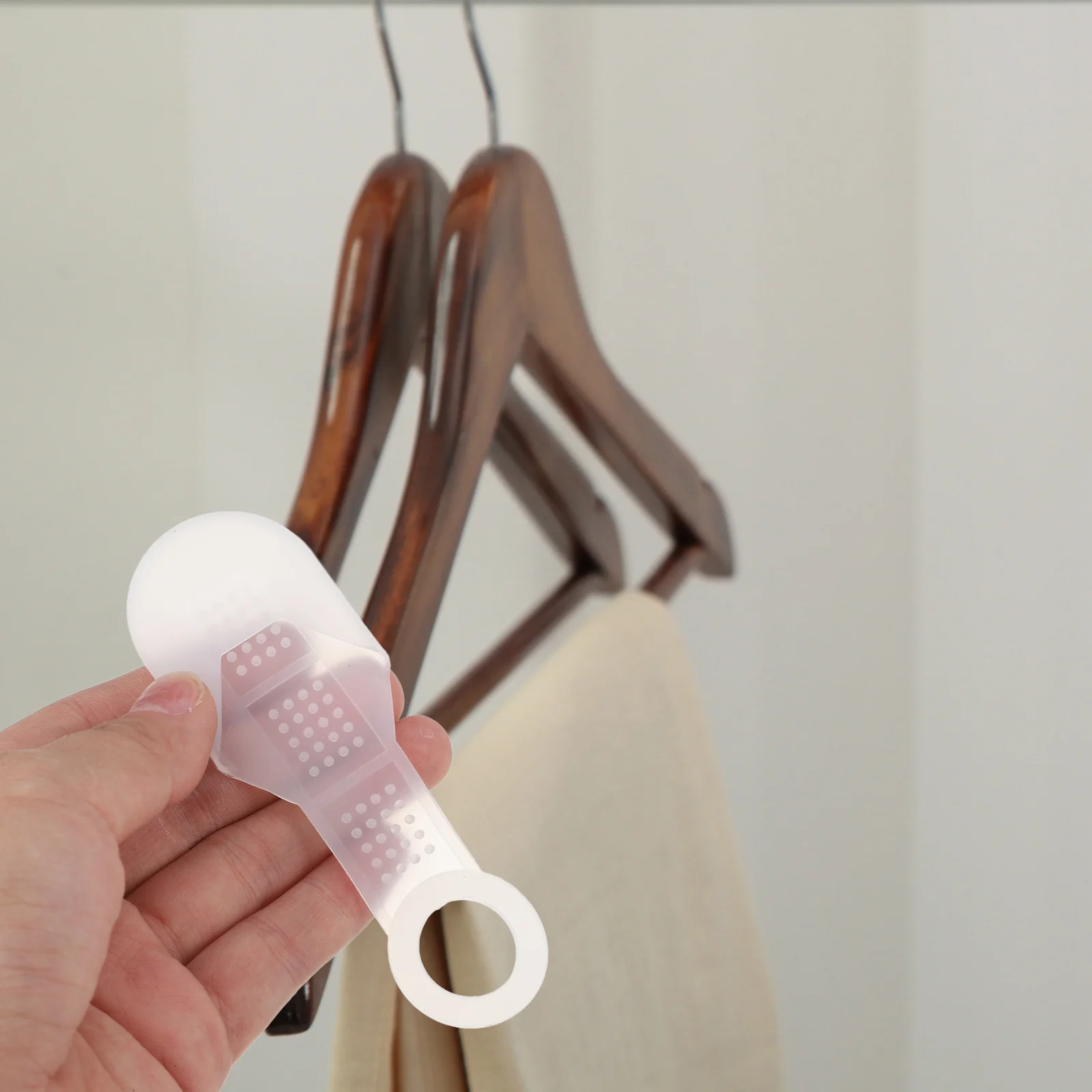 

10pcs Anti-Slip Hanger Grips Transparent Silicone Clothes Hanger Strips For Shirts Suits Reusable Closet Supplies Furniture