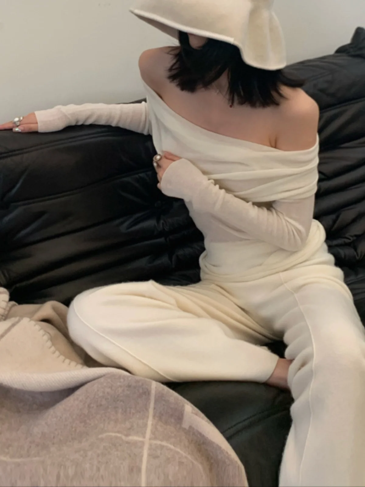 

Soft Woolen Knitted Long Sve One-oulder Slim Fit Sweater Pure Desire Cozy Netie Design Women's Faion Spring 2025