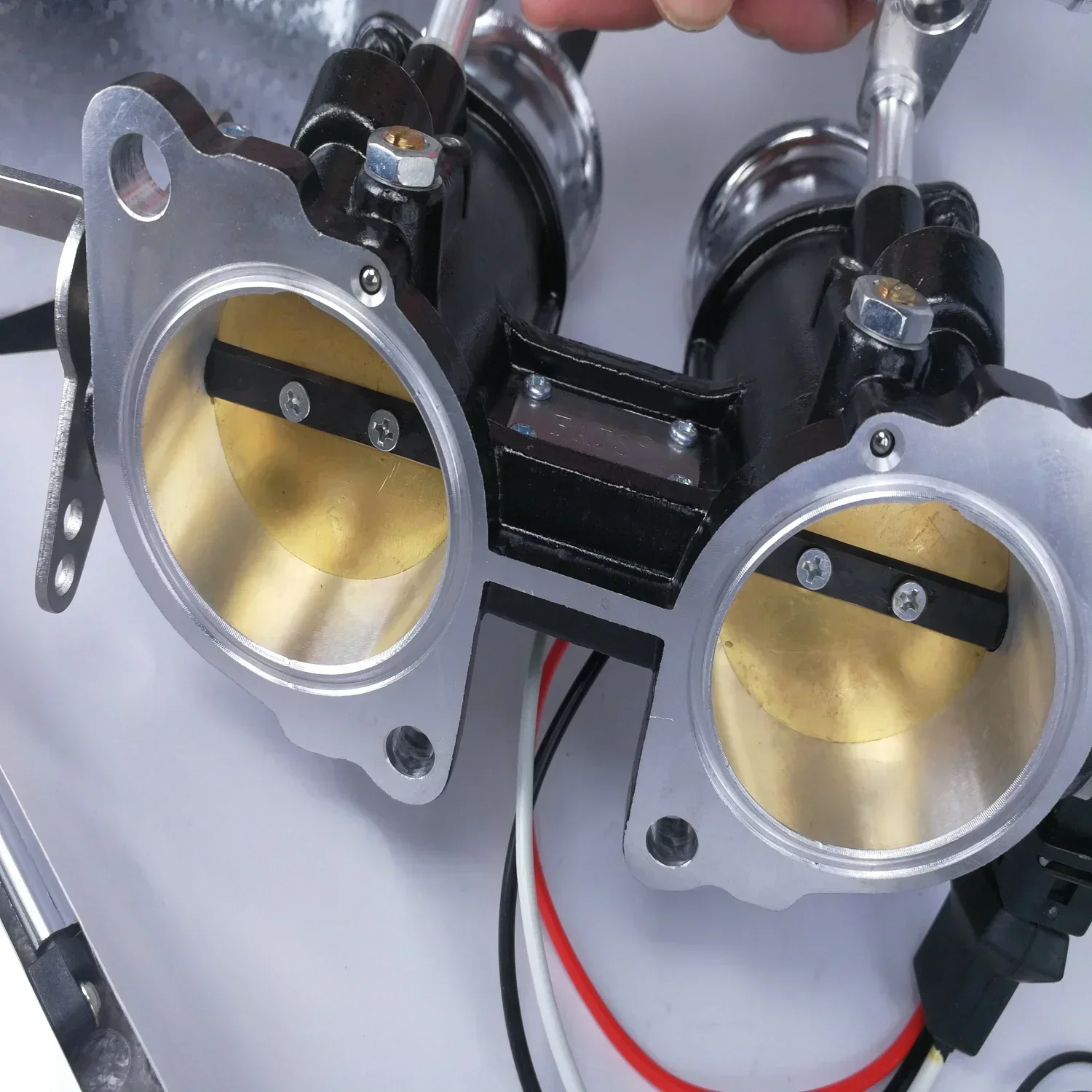 

FAJS NO T1-1B-2 INTEGRAL TYPE 40IDF THROTTLE BODY WITH AIR HORN and TPS for PORSCHE Carburetor to Electronic Fuel Injection