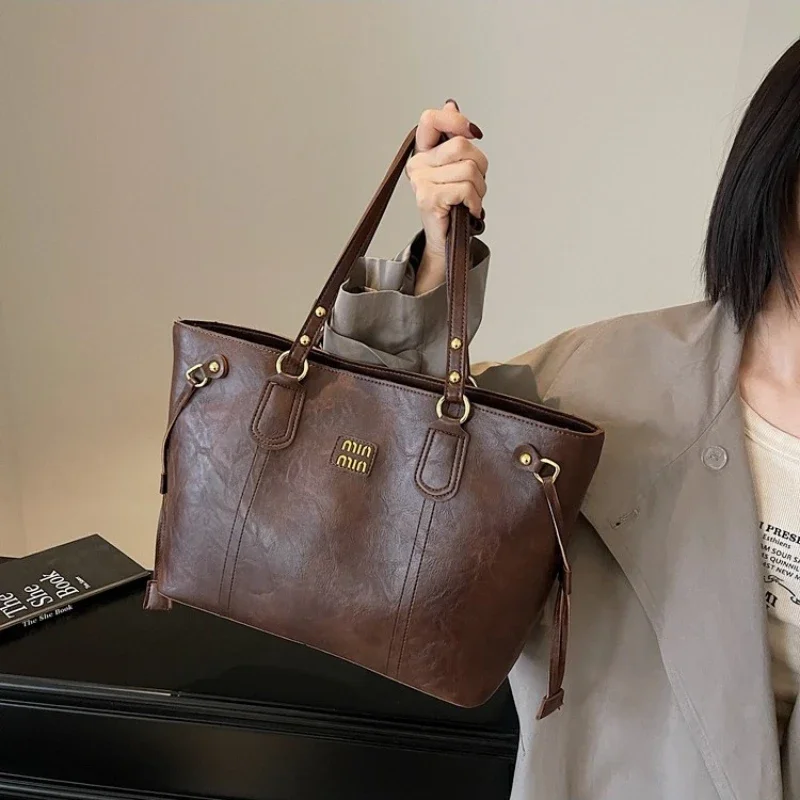 

New Casual High-end Women's Handbag Fashionable Light Luxury Niche Large Capacity Commuting Multifunctional Shoulder Bag
