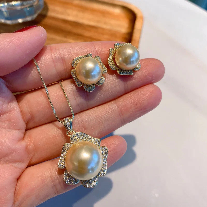 

Australian Mother-of-Pearl Necklace for Women, European and American Minimalist Style Pearl Earring Set, Clavicle Chain