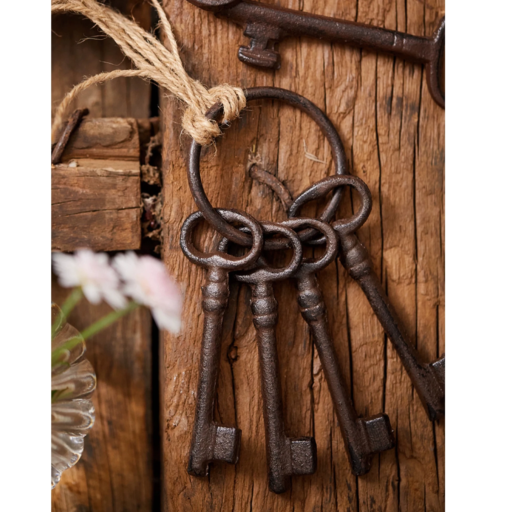 Vintage Cast Iron Key Garden Decoration Heavy Duty Metal Keys Charms Wedding Decoration Photography Shooting Retro Props