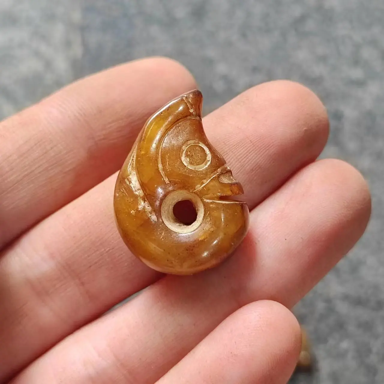 1pcs/lot Hongshan Culture Jade Pig Dragon Ball Pendant Gao Gu Jade Pendant collectible made of natural jade antique beads taki