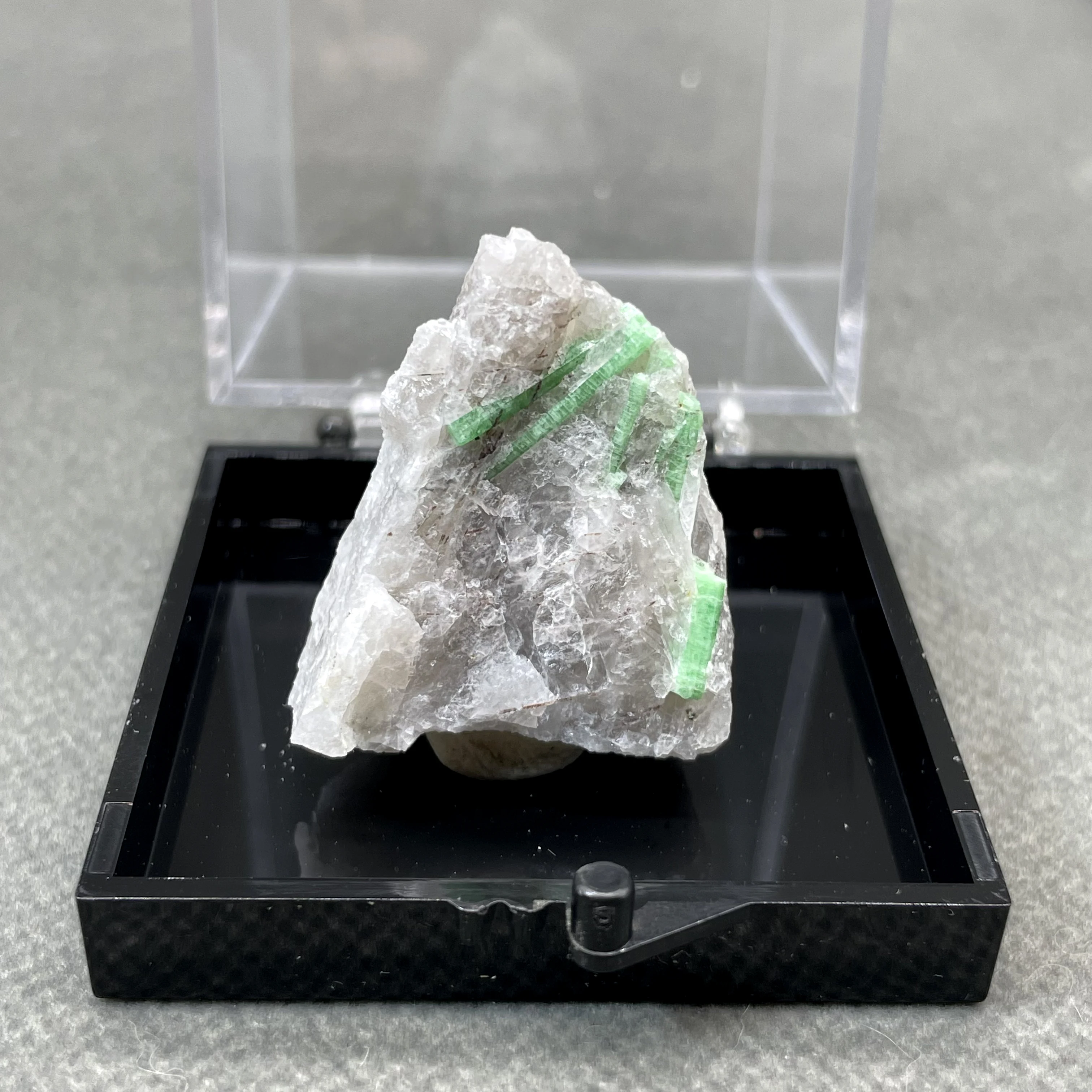 

Natural emerald mineral crystal specimen healing quartz+ box size 5.2 cm (crystals and stones Quartz crystal stones )