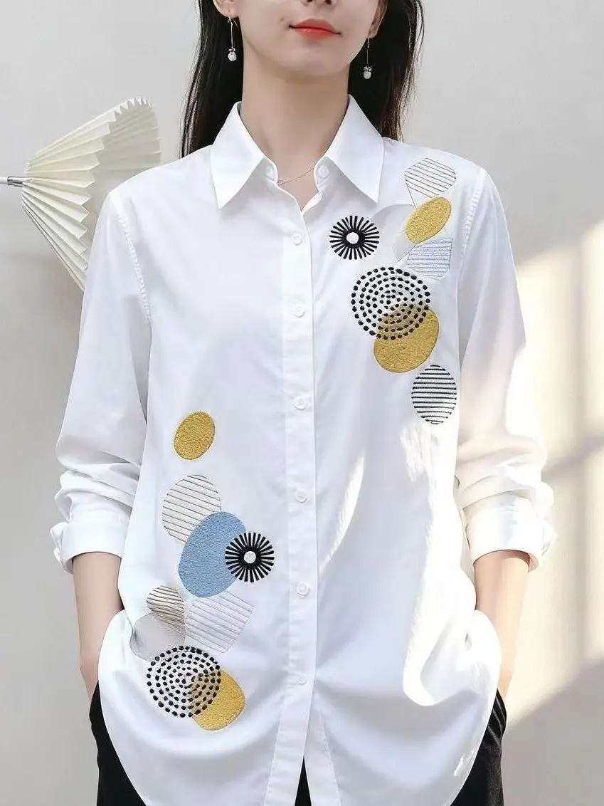 2025 Autunno Nuovo Sle Cotone Sciolto Ricamato Bianco irt Colletto di media lunghezza Design Unico Faionable Versatile Camicetta
