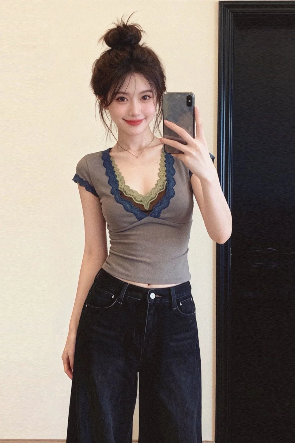 Gagarich Gray Lace Patchwork V-neck Sexy Short Sleeved T-shirt Women 2026 Summer French Romantic Design Sense Top