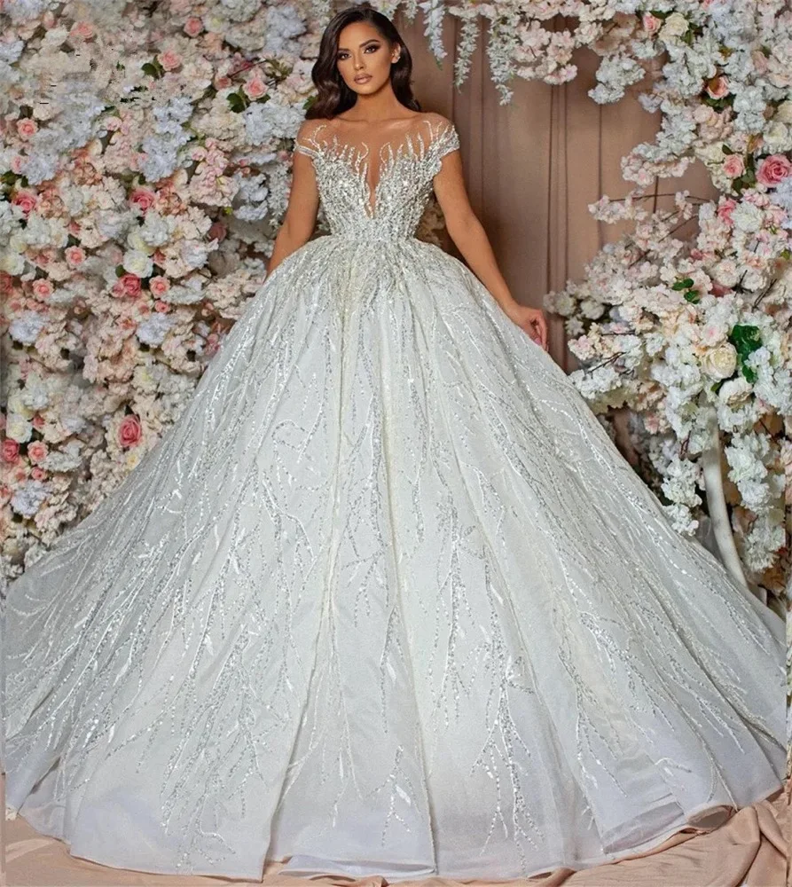 

Luxury Shiny Ball Gown Wedding Dresses Buttons Lace Up Floor Length Beads Lace Bridal Gowns with Chapel Train Robe De Mariee