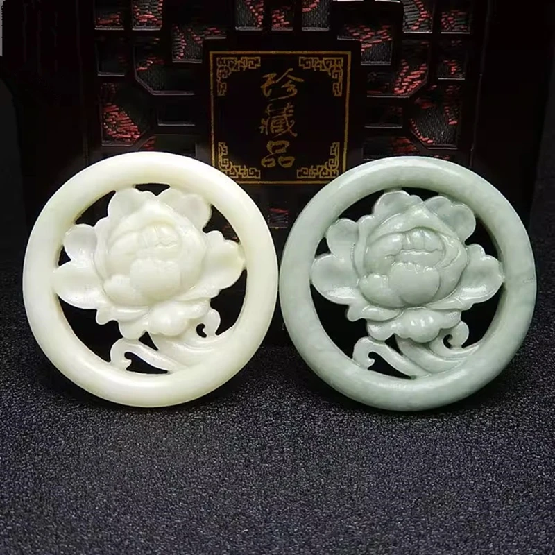 

A natural Guizhou jade hollowed-out flower pendant, a festival gift for your loved ones, symbolizing wealth and good fortune
