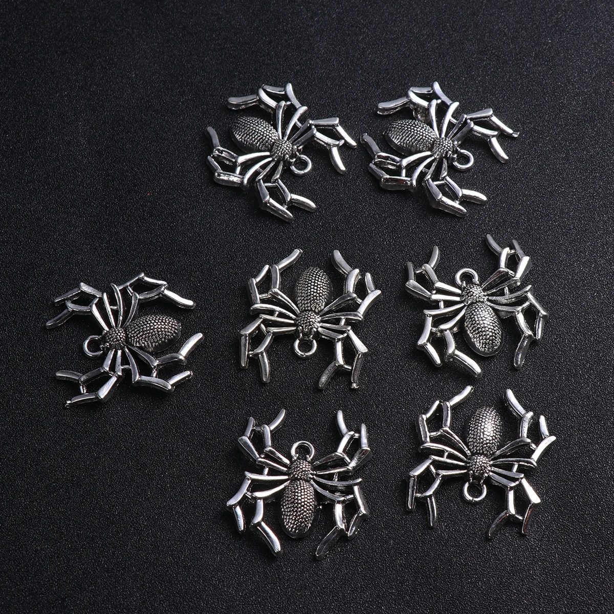 

20pcs Alloy Spider Pendant Vintage Jewelry Charm Beads for DIY Necklace Bracelet Earrings Accessories Halloween Decorations