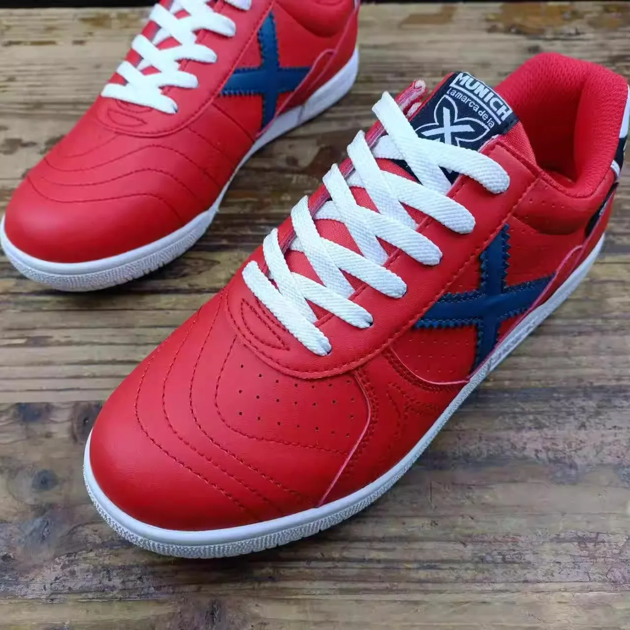 Indoor football shoes men's non-slip wear-resistant futsal sports shoes professional football boots tennis training shoes