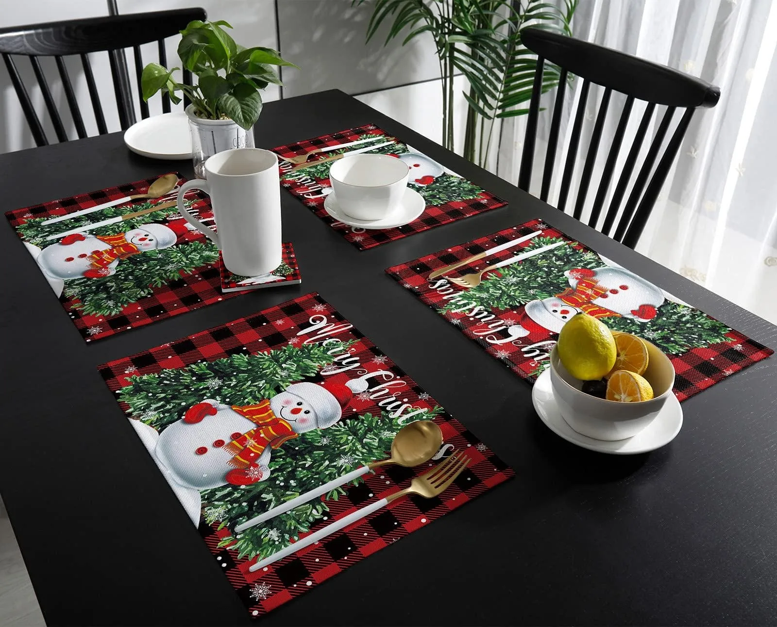 مجموعة مفارش عيد الميلاد مكونة من 4 قطع - منقوشة الجاموس الأحمر مع رقاقات الثلج على شكل رجل الثلج، مفارش طاولة قابلة للغسل لديكور طعام المطبخ #4