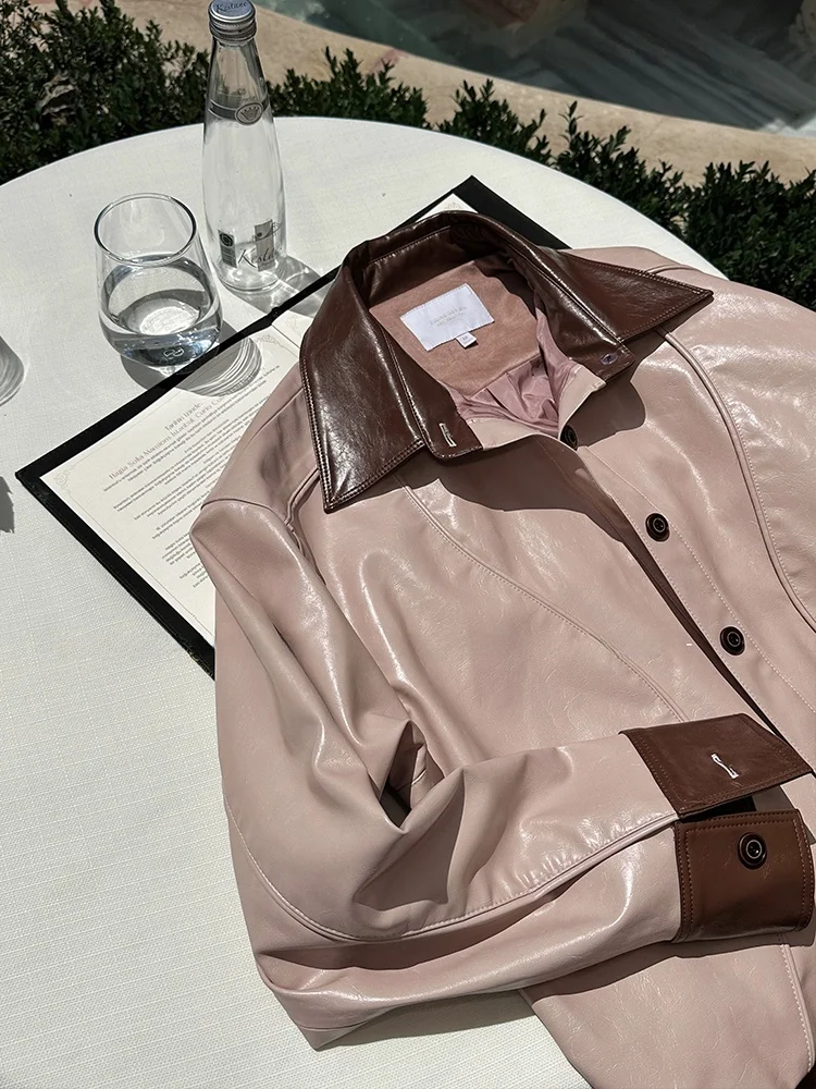 Jaqueta Feminina Zq Sweet Cool Rosa de Couro Ecológico com Cera, Design com Gola em Contraste, Estilo Motoqueiro Curta