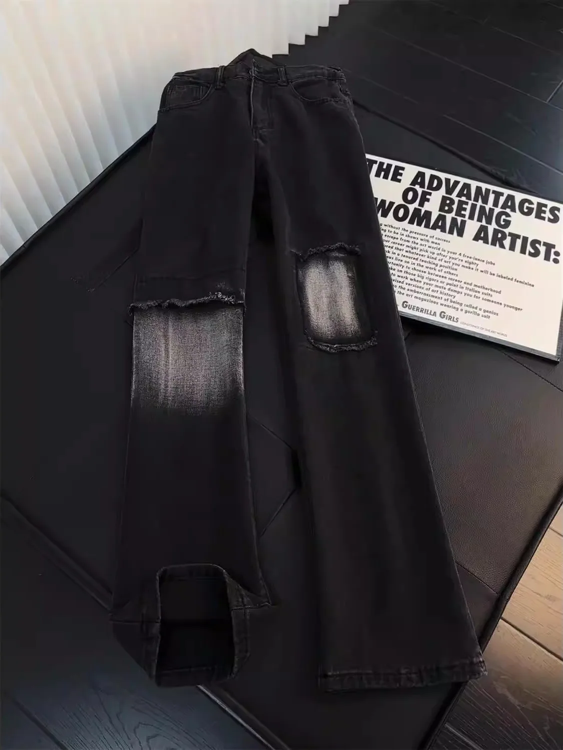 

Черные джинсы с пэчворком и прорезями, мужские, в американском стиле, слегка расклешенные, свободные, прямые, винтажные, модные, длинные брюки