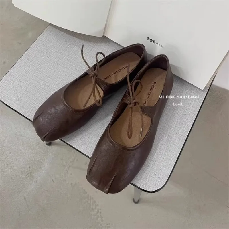 

Retro Style Pleated Slip-On Women's Flat Shoes Spring Autumn New Knot Hollow Out Mary Jane Shoes Casual Fashion