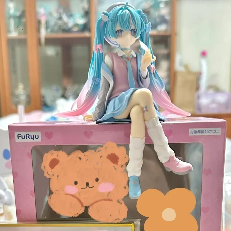 Echte Furyu Hatsune Miku Miku V Liefde Pak Model Prachtige Home Decoraties Leuke Originele Beeldje Verjaardagscadeau Trend Spelen Speelgoed