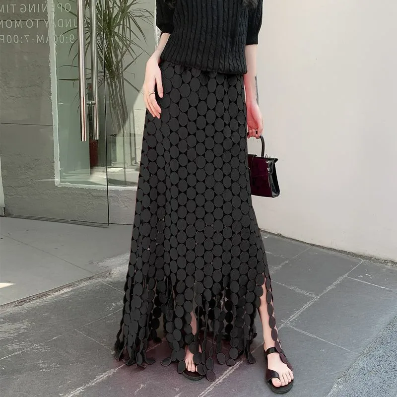 Gonna dritta media lunga a pois sottili a vita alta nuova estate 2025 da donna in tinta unita con frange scavate stile vacanza