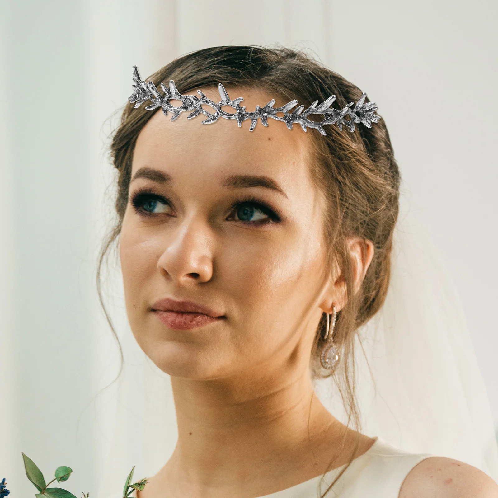 

Crown Hair Accessory Bride Headdress Girls Tiaras Women Metal Jewelry Wedding Bridal Prom Silver Color Lightweight Comfortable
