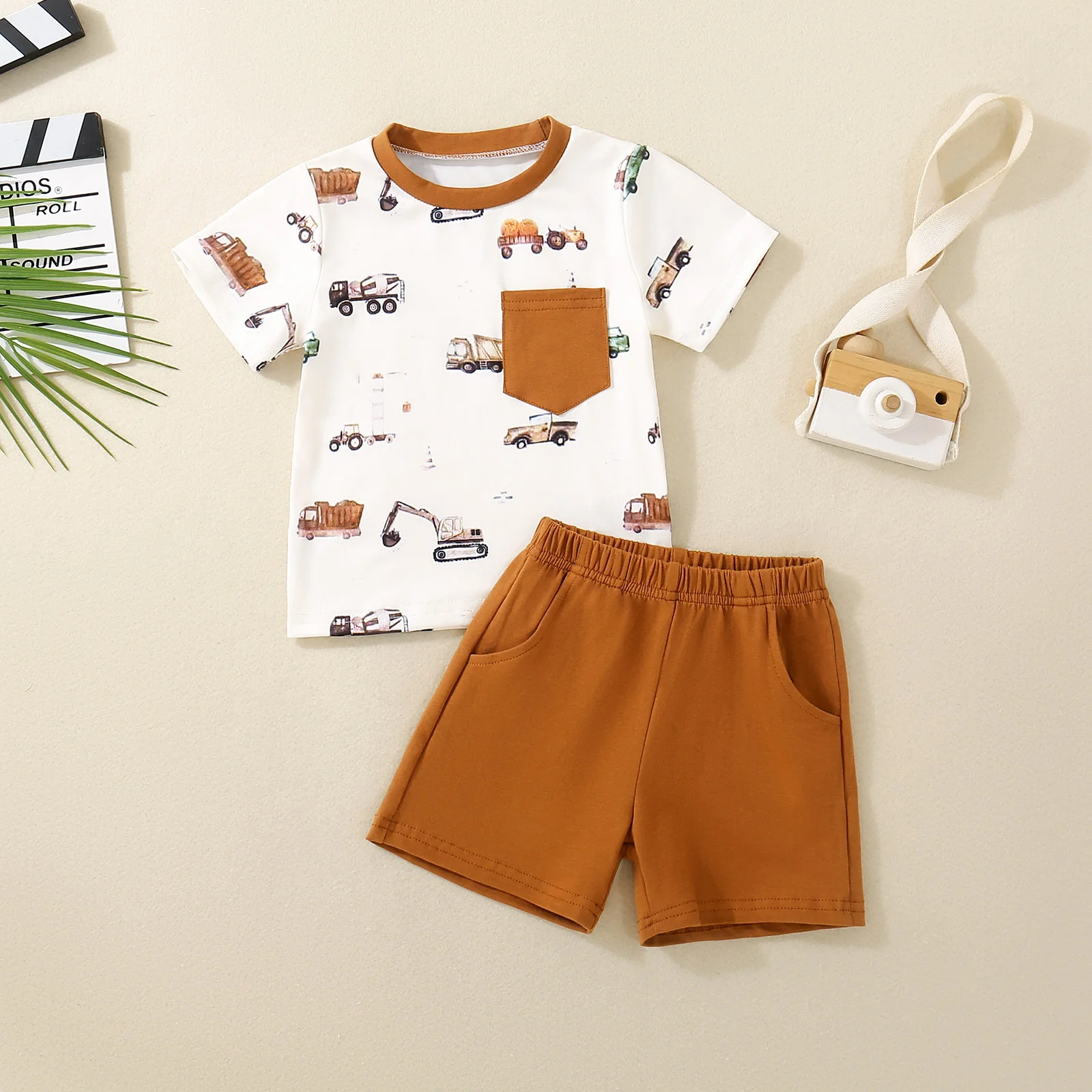 

Summer Infant Boys' Car Print Short Sleeve T-Shirt with Pocket And Brown Shorts Two-Piece Set for Babies And Toddlers