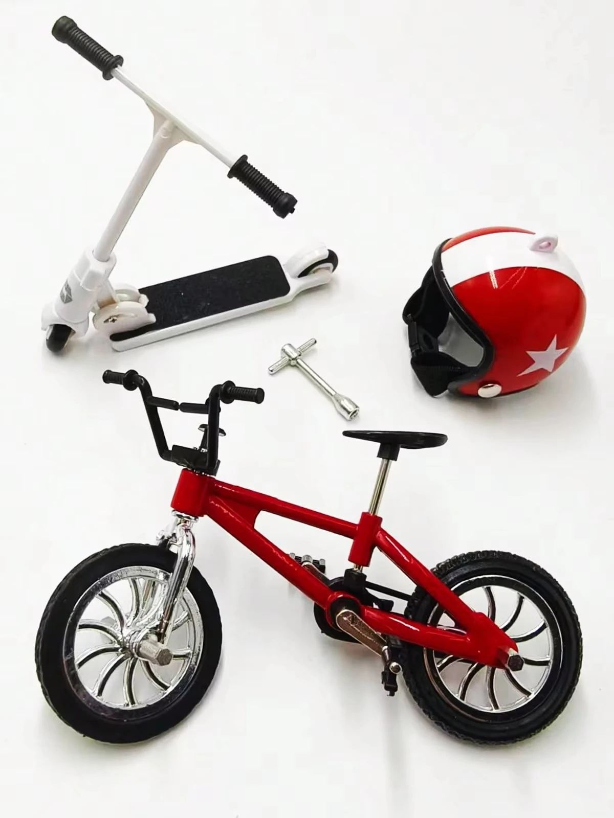 1:12 Miniatur-Fahrrad-Scooter-Set mit Reparaturwerkzeugen und Fahrradhelm für Puppenhaus-DIY-Diorama-Zubehör Mini-Sammlerstücke – Detail 7