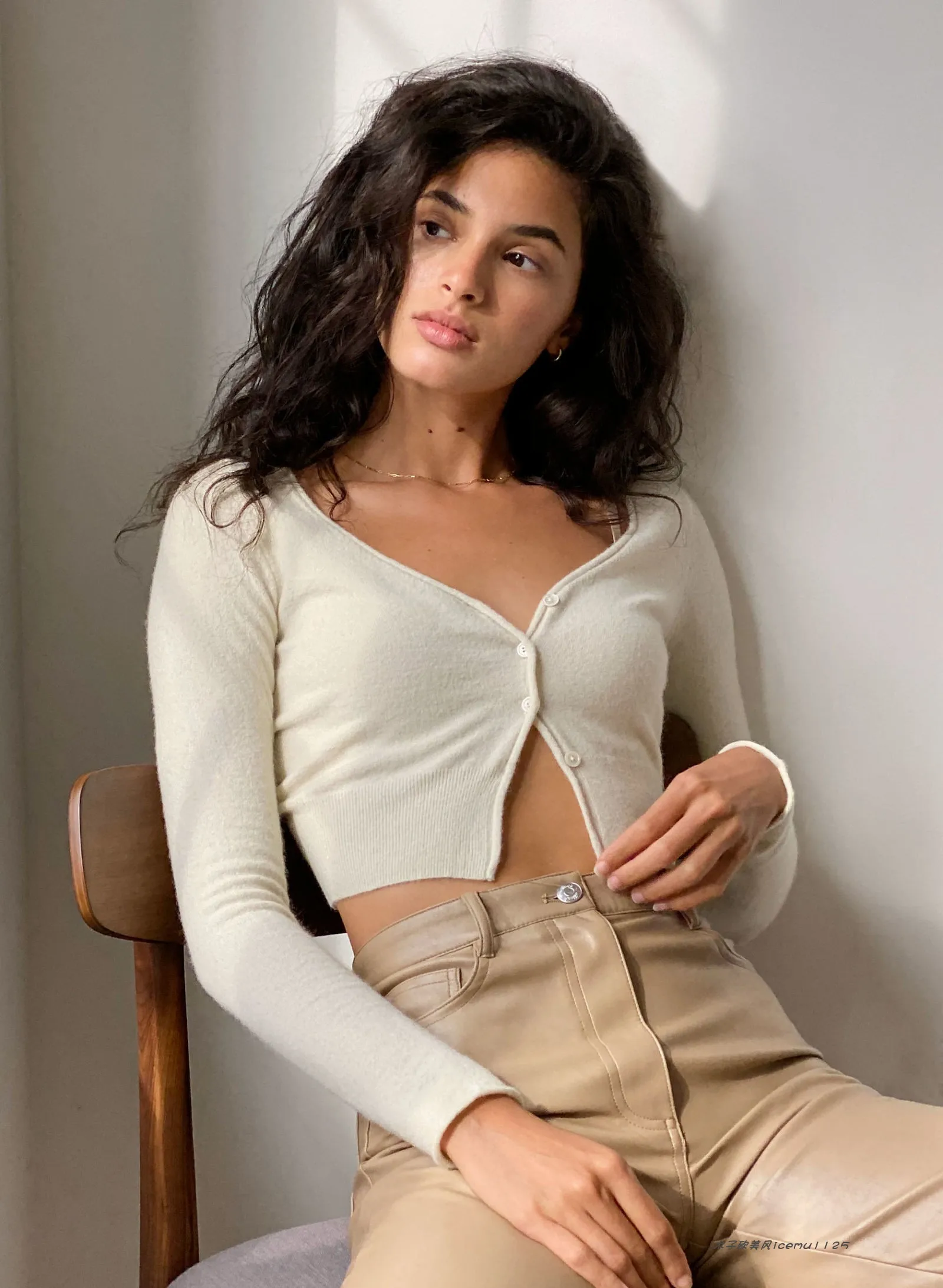 

Мягкий вязаный кардиган V-Ne ort Open с четырьмя пуговицами Long Sve Street Sle Pure Color Slim Fit Top для женщин