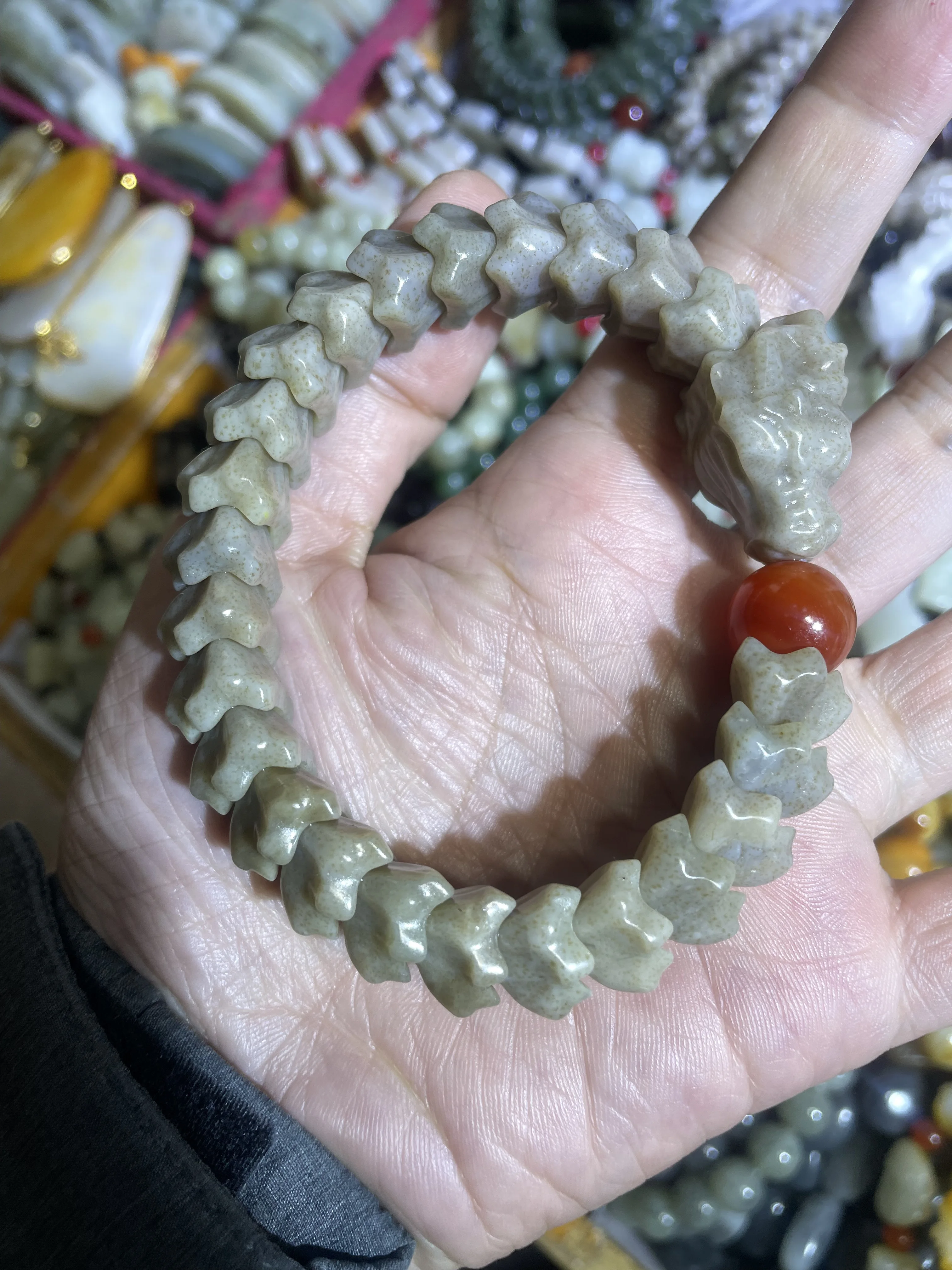 

1005010904478 Сокровище Топ Китайский Хэтянь Старый Нефритовый Дракон Скелет Тотем Эластичный Мужской Браслет Яркая Резьба Таймстаун