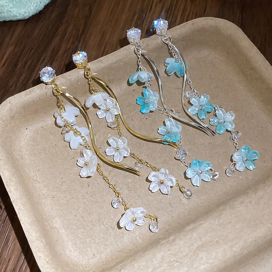 

Blue Resin Flower Dangle Earrings Women Gentle Girls Curved Chain Tassel Pendnat Earrings Fresh Travel Photo Shoot Ear Jewelry