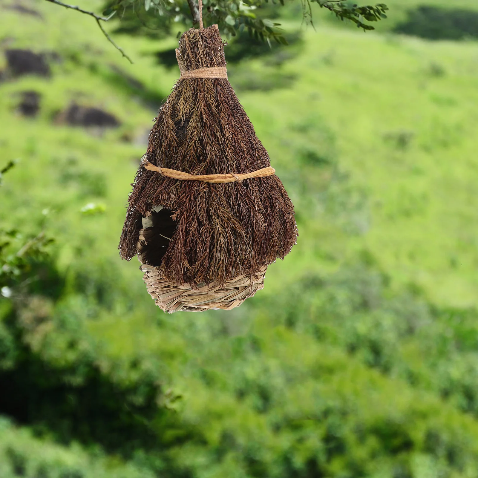 

Hummingbird House Straw Woven Bird Nest Hanging Small Grass Birdhouse Outdoor Nest Pocket Finch Canary Garden Decoration