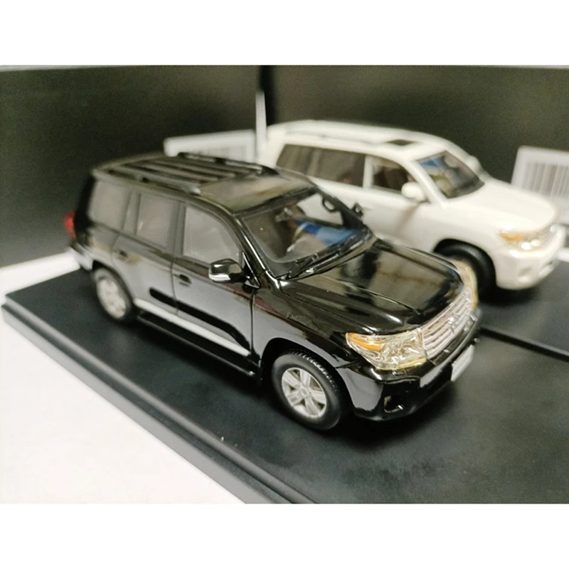 

1：43 Scale Land Cruiser LC200 Resin Car Model Ornaments