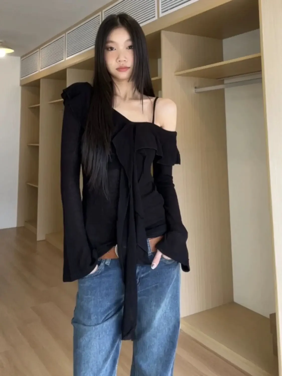 Off Shoulder Black Women's T Shirt Slim Flare Sleeve Skew Collar Version Long Sleeves Crop Top Casual Ruched Solid Color
