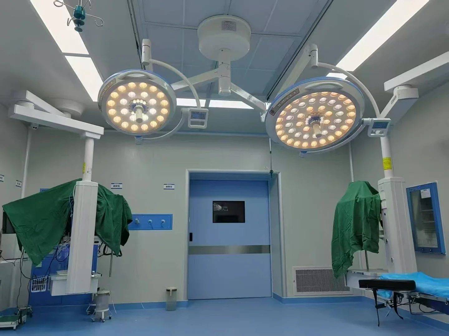 Portable Single Head LED 500 Operating Light Medical Electric Power Source for Operating Room Emergency Plastic Metal