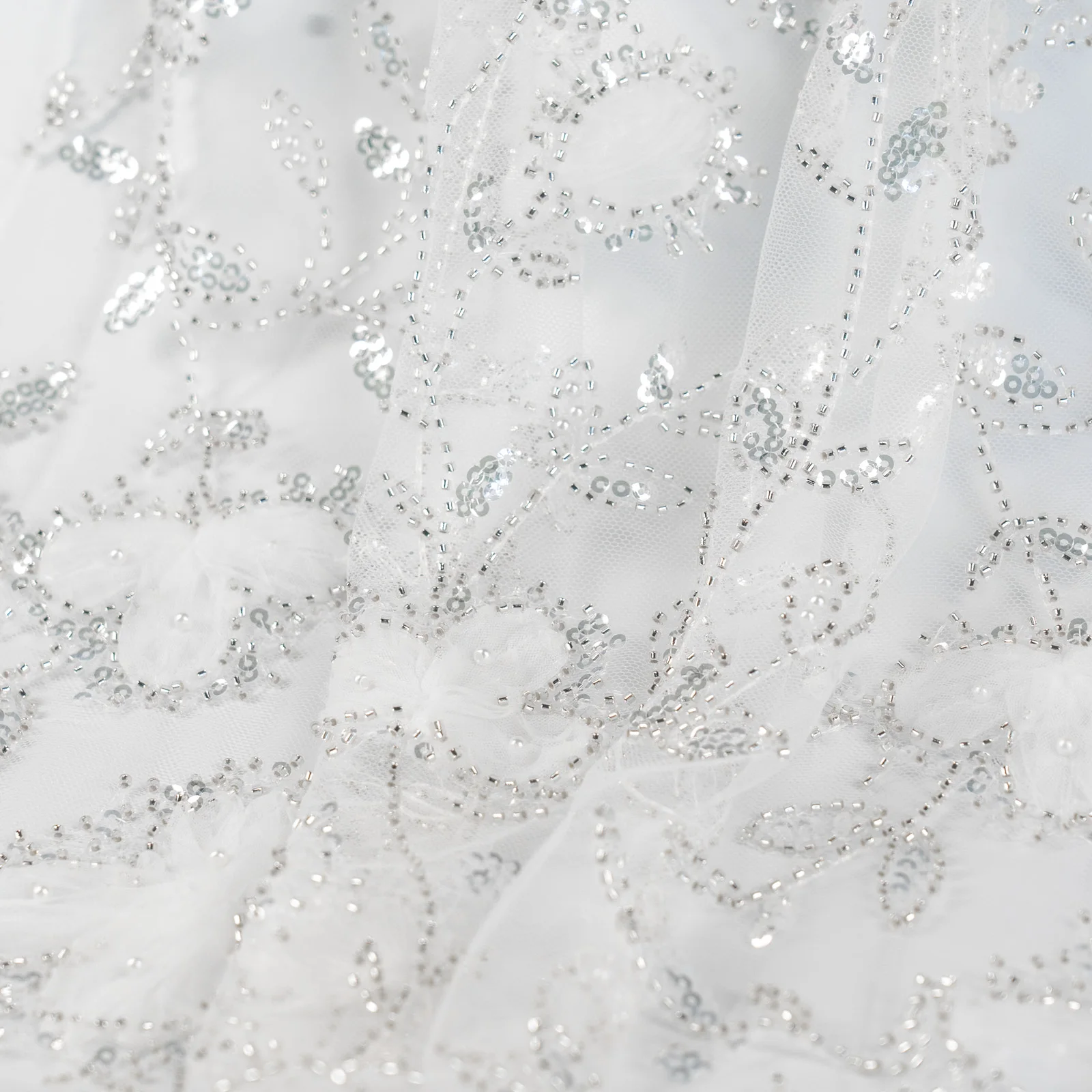 

Pure White 3D Sequins Lace Fabric High Quality Mesh Embroidery Applique 3D Flower Tulle Lace Fabrics