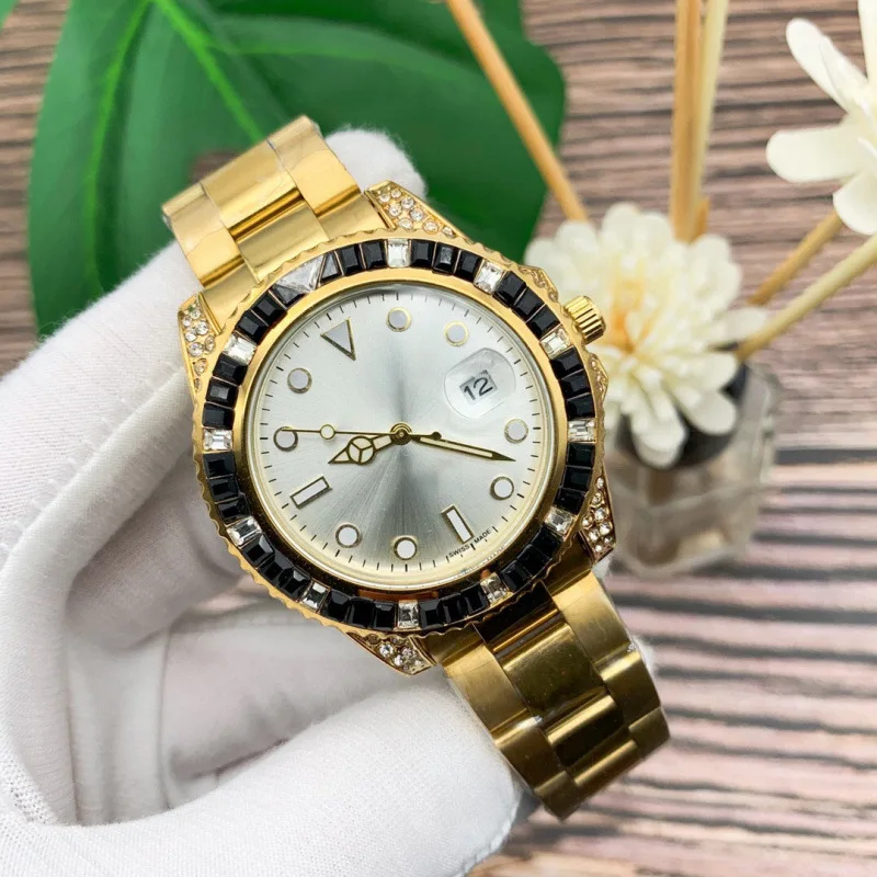 ​ 2025 ساعة كوارتز رجالية فاخرة 41 مللي متر ستانلس ستيل مقاوم للماء عرض التاريخ المضيء الأعمال نمط غير رسمي كريستال الياقوت