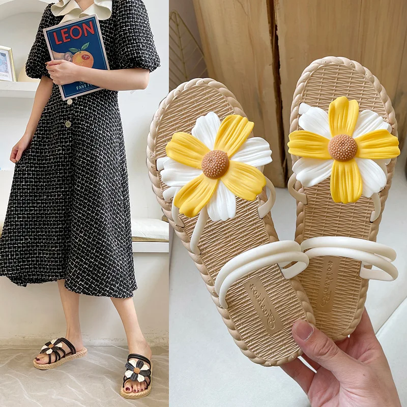 Sandalias planas romanas de trébol de cuatro hojas para mujer, zapatos de verano, versión coreana, moda informal, ins, celebridades de Internet, 2024