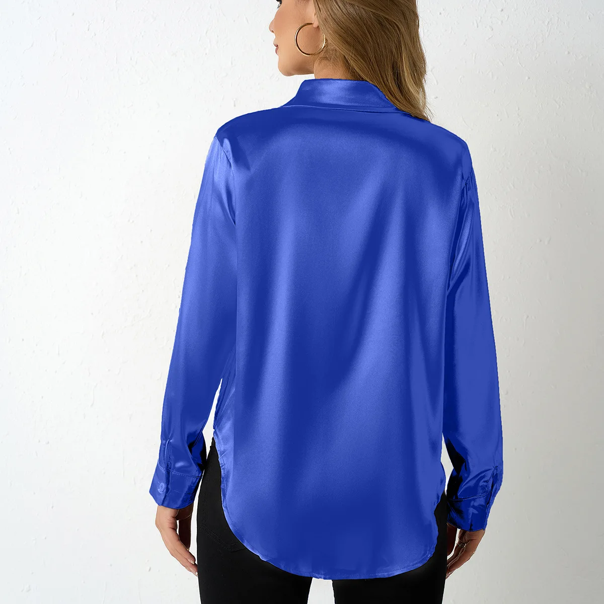 เสื้อคอวีผ้าซาตินผู้หญิงเสื้อหลวมเรียบง่าย