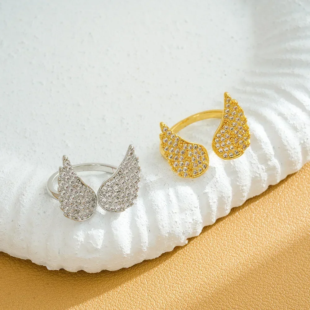 أجنحة مبالغ فيها وفتحات الزركون 2025newA خاتم نسائي ذهبي حقيقي مطلي بالنحاس عيار 18 قيراط بتصميم متخصص