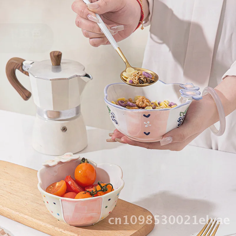 

Милая керамическая миска для девочек, бытовая миска для риса, овсянка, фруктовый салат, подглазурный розовый цветочный дизайн, безопасная для микроволновой печи, неправильной формы