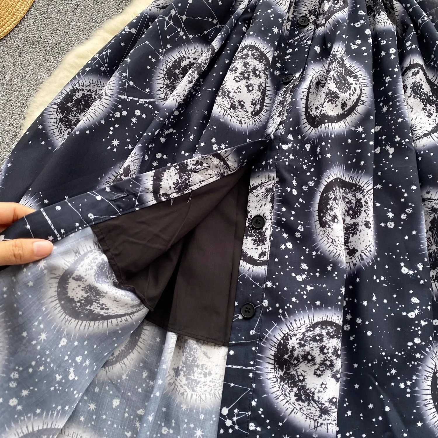 ชุดเดรสแฟชั่นสำหรับสตรีพิมพ์ลายหมึกพิมพ์ลายดอกไม้บนรันเวย์เสื้อแขนสั้นคอเสื้อเข็มขัดวินเทจสำหรับปาร์ตี้วันหยุดฤดูร้อน2024