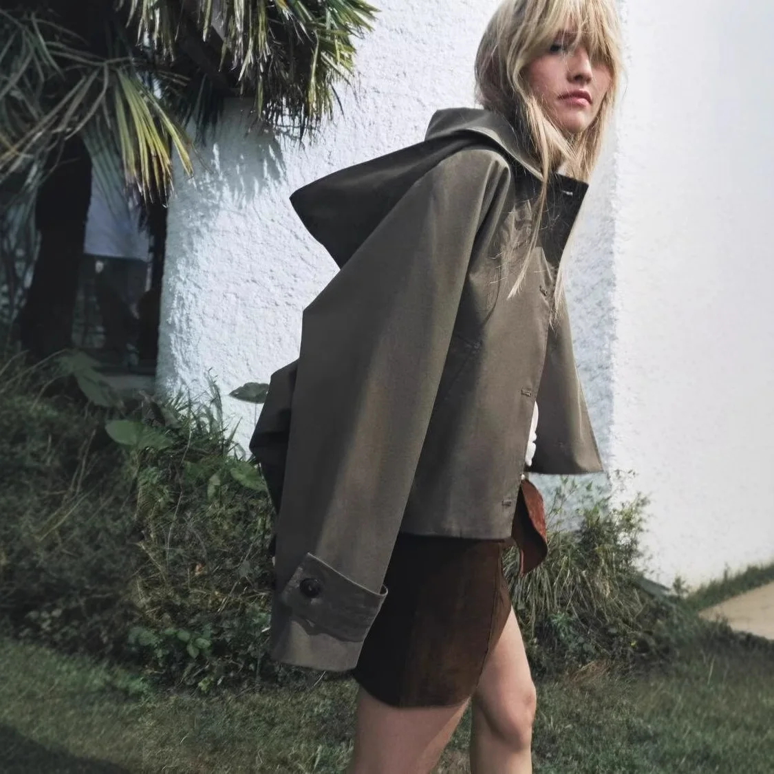 

Женская куртка с отложным воротником и капюшоном, осень-зима, однотонное однобортное пальто в английском стиле, шикарная свободная повседневная верхняя одежда