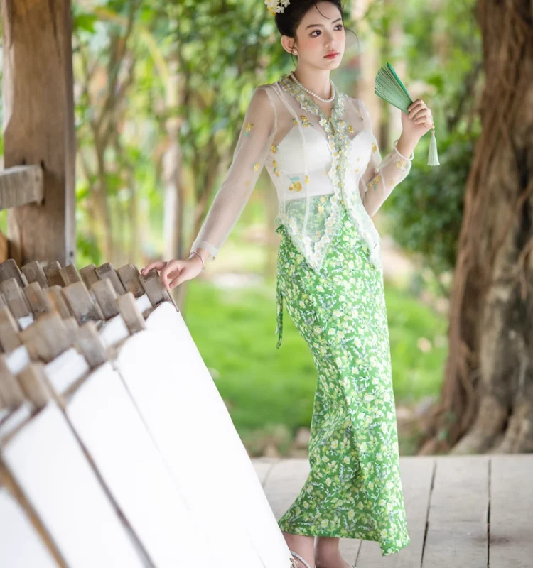 

Improved Nyonya Clothing Fresh Green Nanyang Style Set