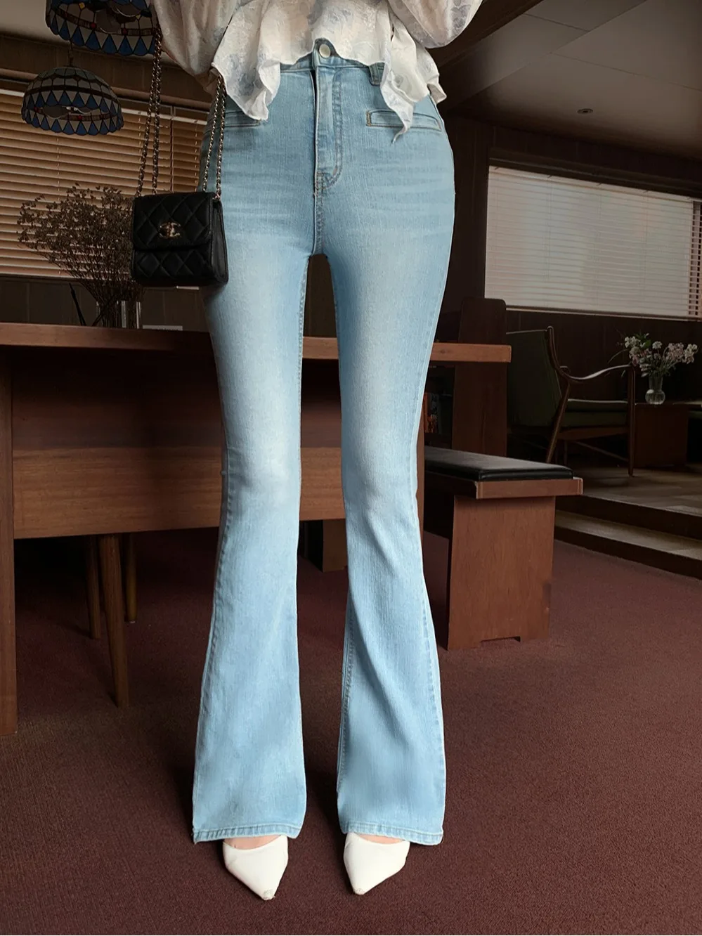 패셔너블한 하이웨이스트 슬림핏 플레어 진 라이트 컬러 시리즈 한국 스타일 면 스트레치 데님 봄 가을 여성용 청바지