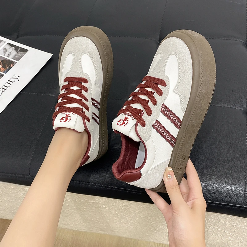 2024 scarpe vulcanizzate grosse scarpe bianche da Tennis scarpe singole classiche da donna con punta tonda stile College mocassini con suola spessa uniforme