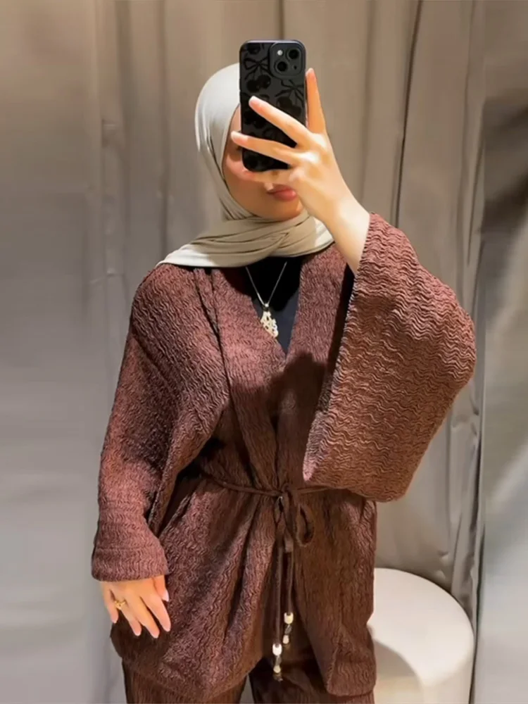 Texturiertes Spitzen-Oberteil mit V-Ausschnitt und Schnürung, Hosenanzüge für Damen, sexy Oberteile mit Fledermausärmeln und geraden Hosen mit hoher Taille, bezaubernde Damen-Outfits – Detail 18