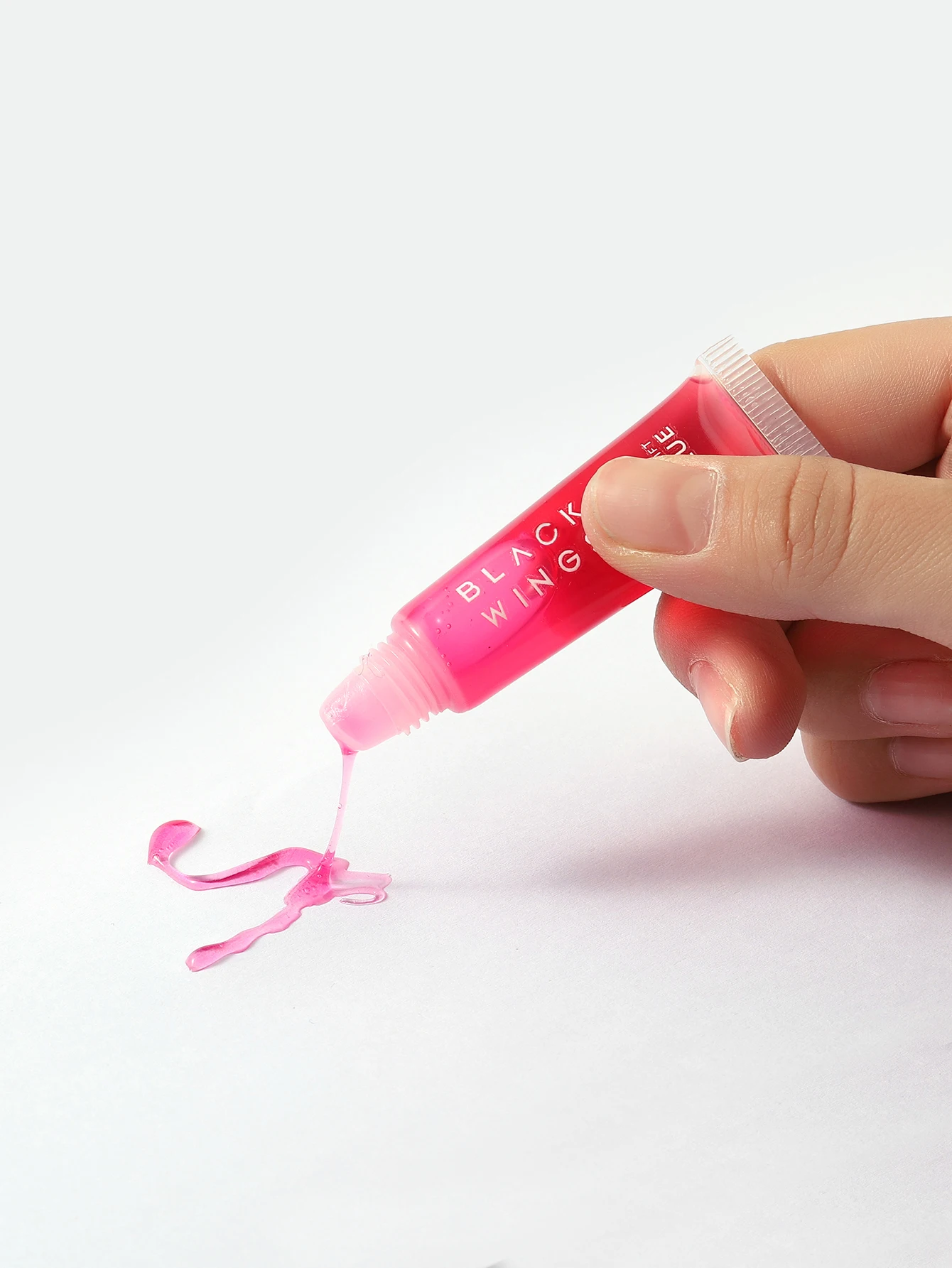 Blackwinkl eyelash adhesive pink 8ml comes with 1 pink tool comb and a box of 5 pairs of pink silicone